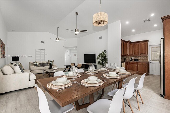 Building Photo - 216 SE 9th St