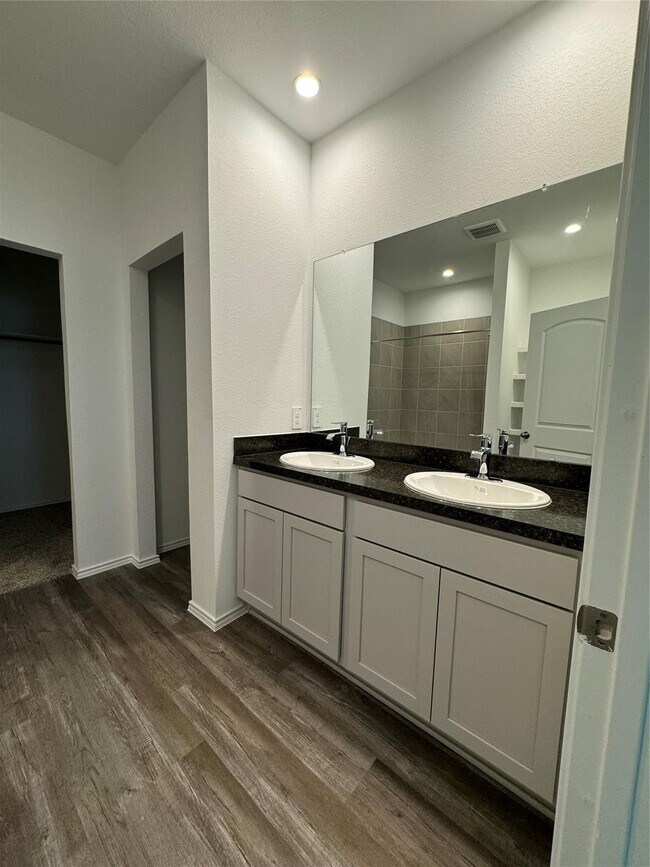 Building Photo - 24106 Juniper Hts Dr
