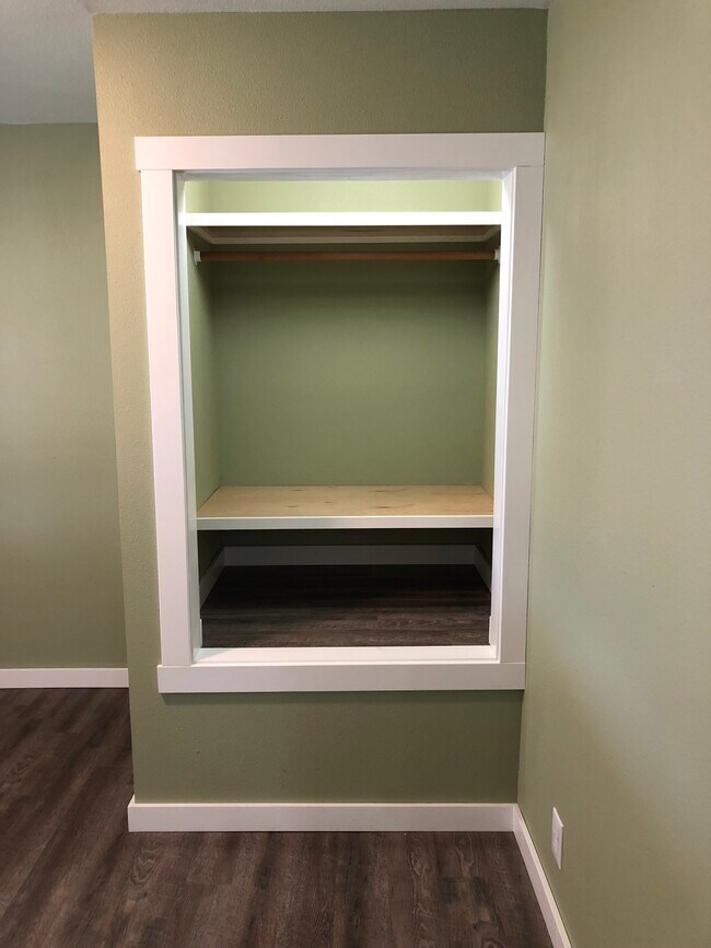 Building Photo - 1242 Main St