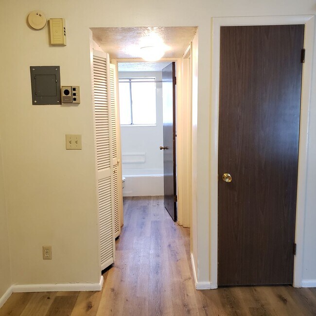 Building Photo - 1B/1B Pet Friendly Apartment South of BYU