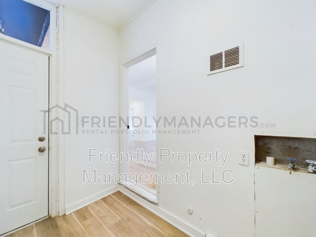 Building Photo - 304 Hobson St