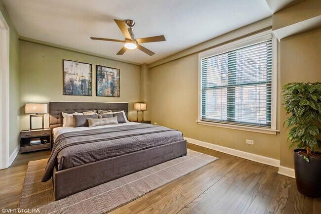 Building Photo - 2545 W Catalpa Ave