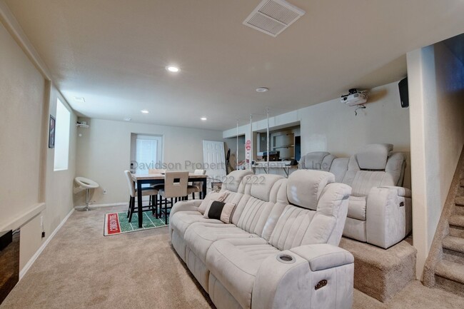 Building Photo - Gorgeous 4 Bedroom House in East Fountain Valley