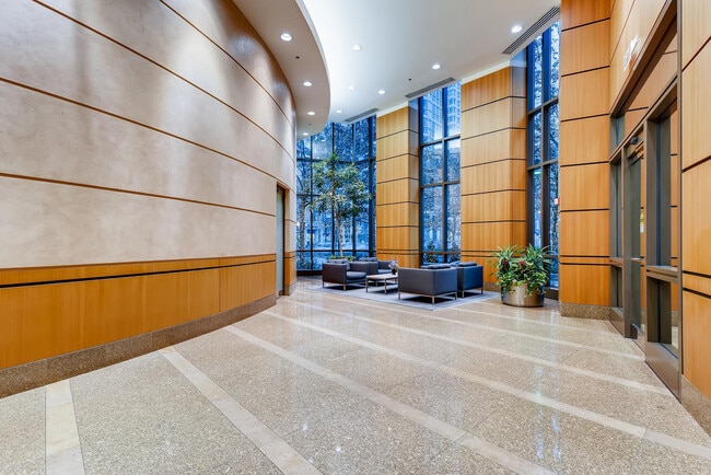 Building Photo - 400 N La Salle Dr