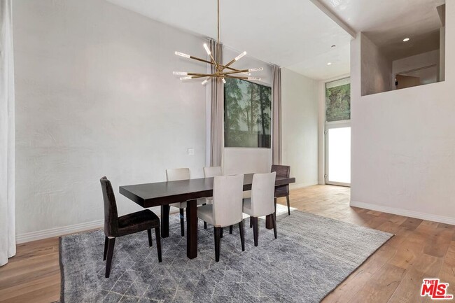 Building Photo - 614 Westmount Dr