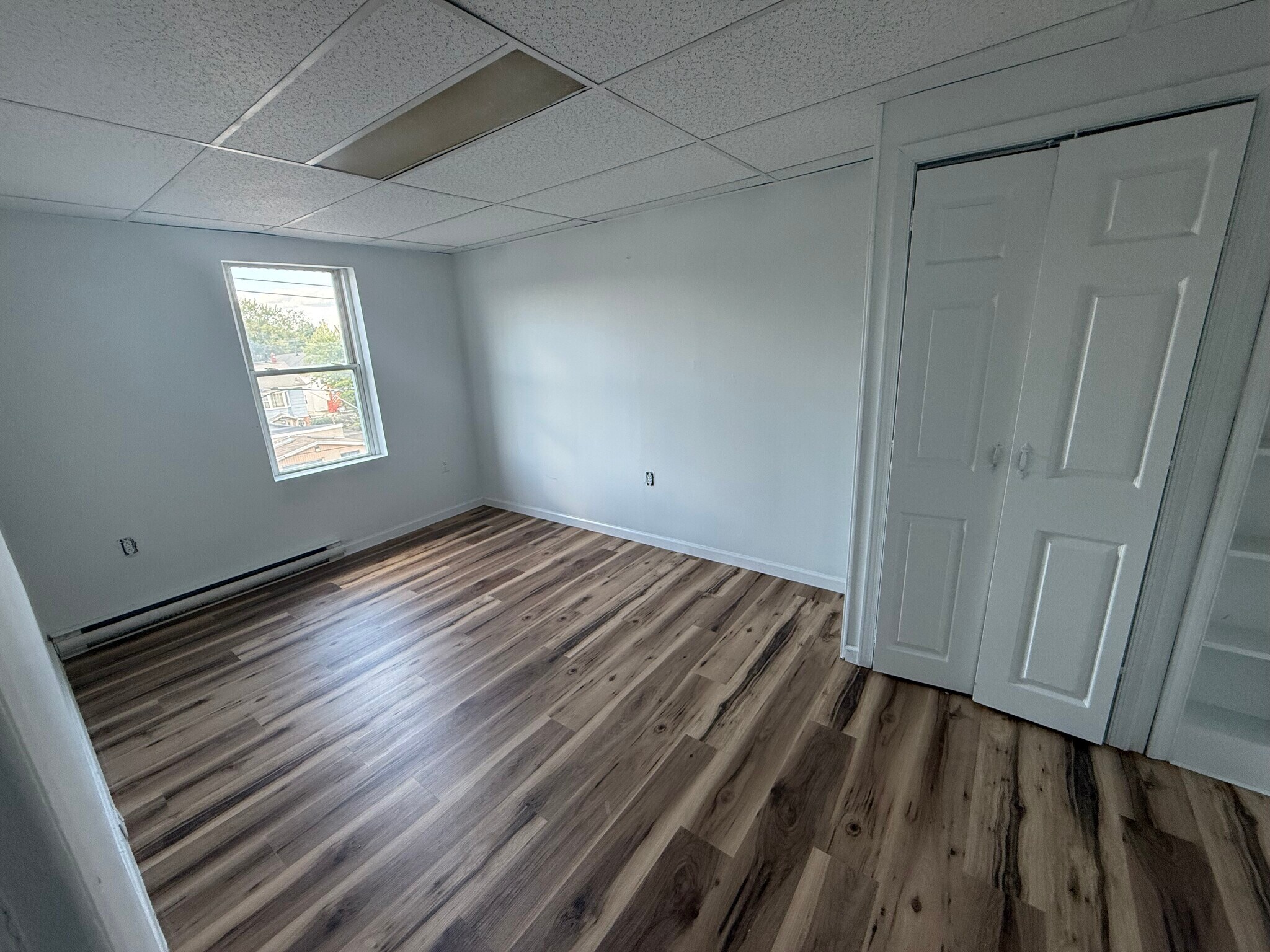 Building Photo - 604 E Market St