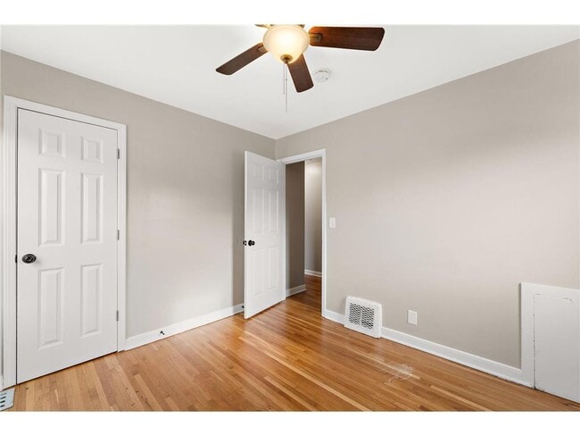 Building Photo - 1408 Lake St NE