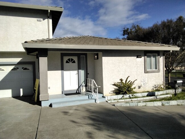 Building Photo - 550 Edgewood Dr