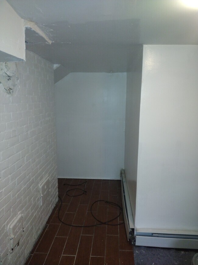 Building Photo - 46 Pleasant View St