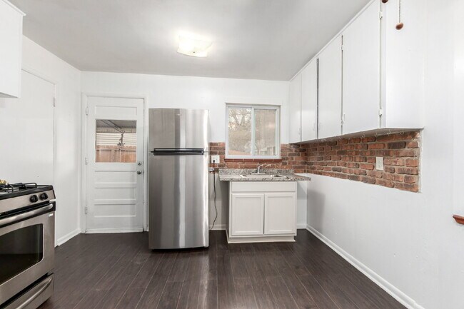 Building Photo - 981 Lansing St