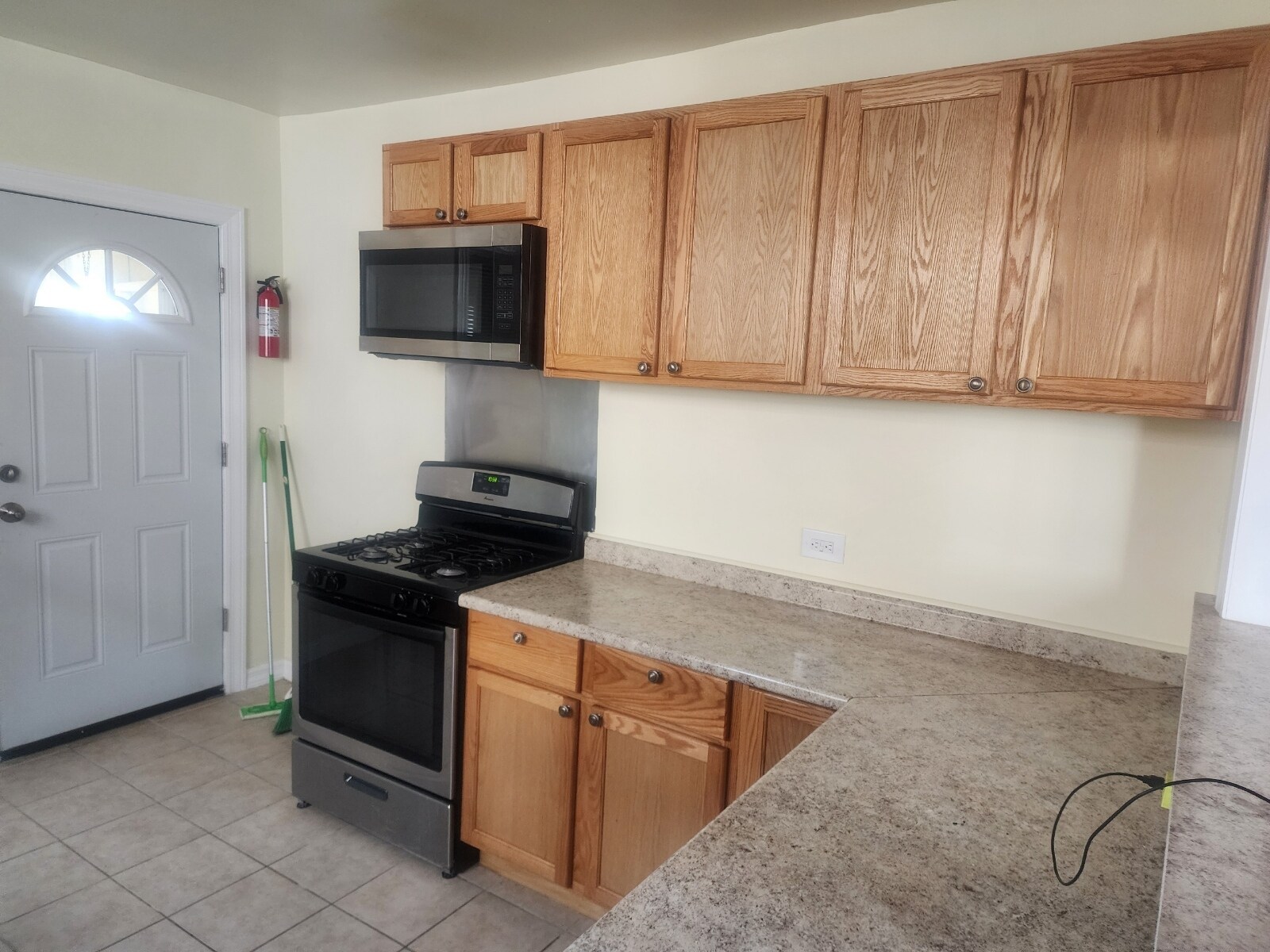 Building Photo - 4842 Elm St