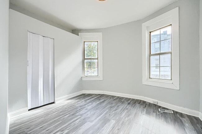 Building Photo - 400 N Hilton St