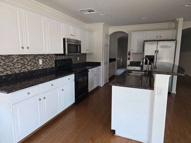 Building Photo - Gorgeous cul-de-sac home right off the golf course located in Johnson Ranch -- COMING SOON