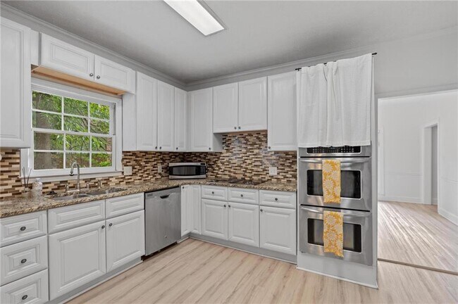 Building Photo - 4719 Brownstone Dr