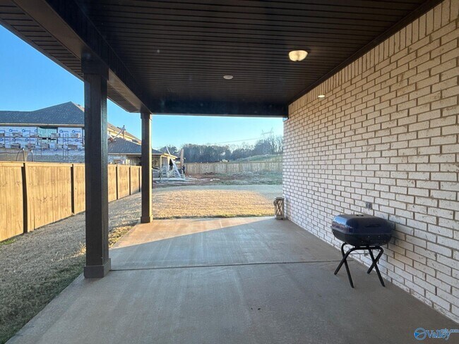 Building Photo - 102 Ranna Dr