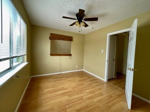 Building Photo - 2701 Willow Springs Rd