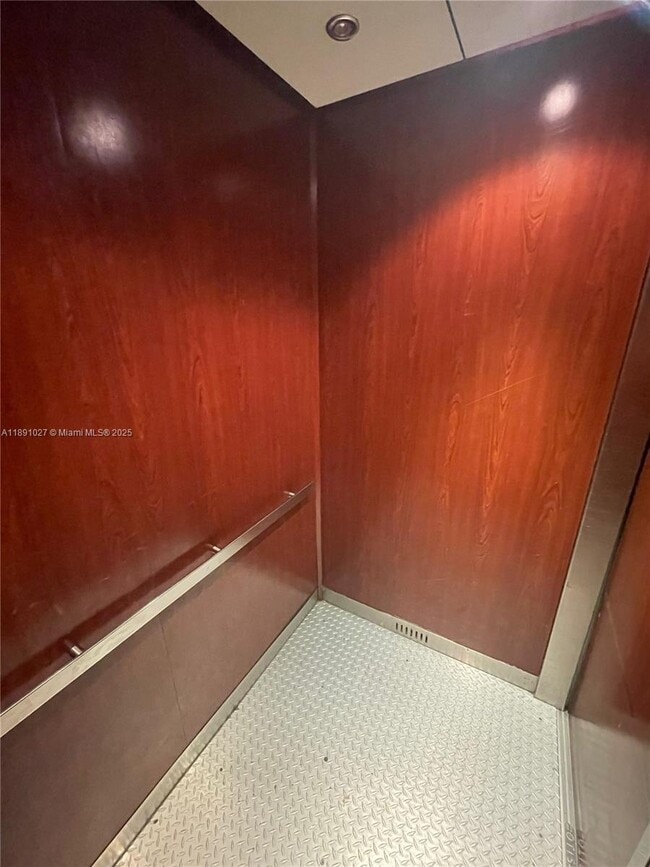 Building Photo - 1805 Sans Souci Blvd