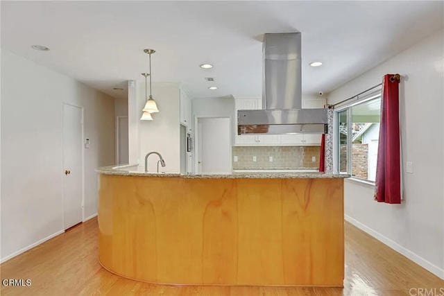 Building Photo - 303 E Las Flores Ave
