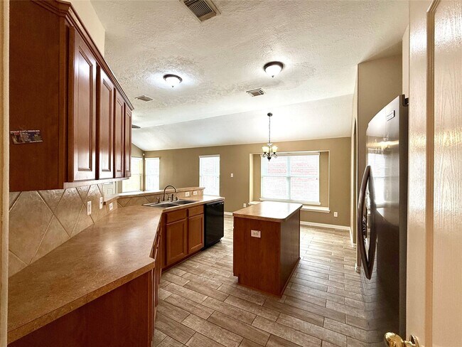 Building Photo - 10022 Driftwood Park Dr