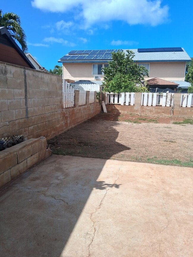 Building Photo - 3 bdroom, 2.5 bath