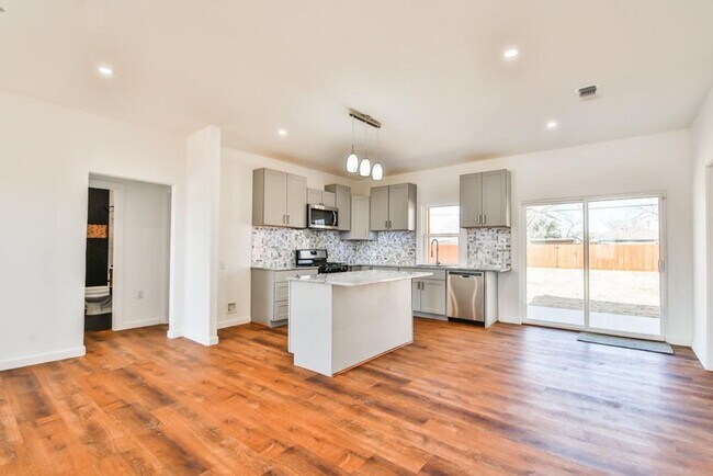 Building Photo - Beautiful Newer Construction Home