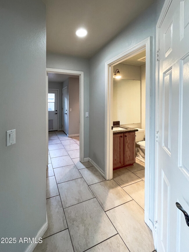Building Photo - 4645 E Kelly Dr