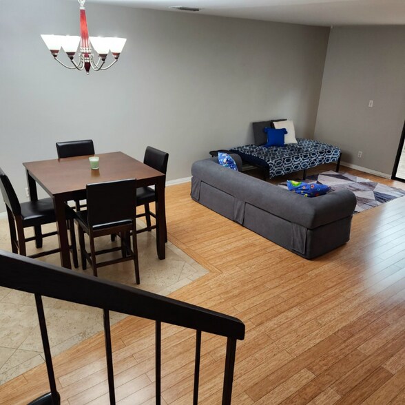 Building Photo - 4365 McLaughlin Ave