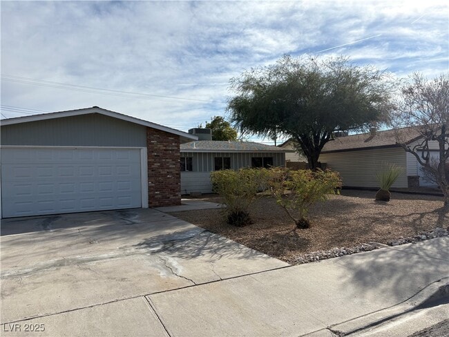 Building Photo - 2005 Fontenelle St