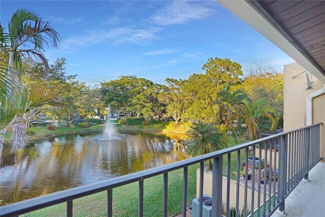 Building Photo - 701 E Coco Plum Cir