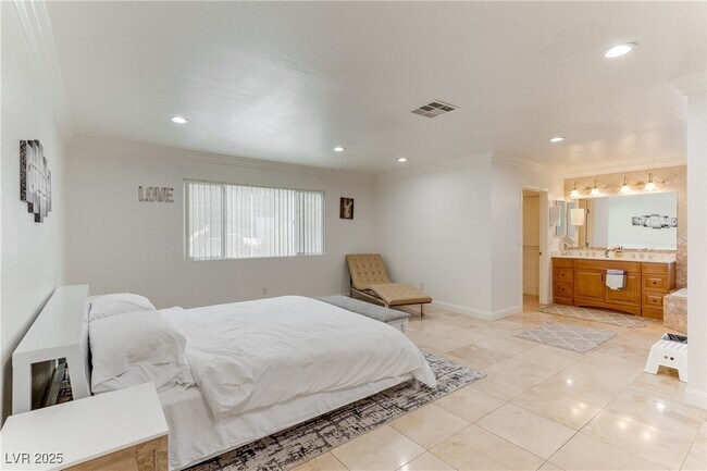 Building Photo - 2121 Rosanna St