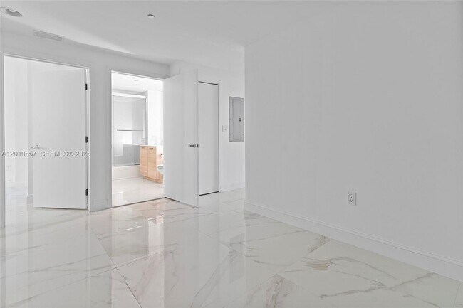Building Photo - 16385 Biscayne Blvd