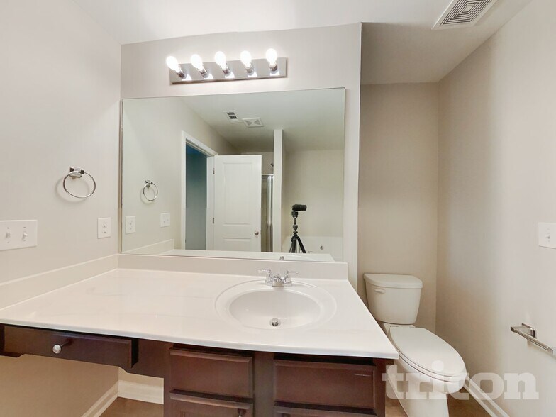 Building Photo - 324 Merigold Way