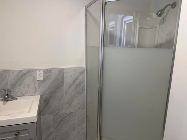 Building Photo - 2417 Pacific Ave