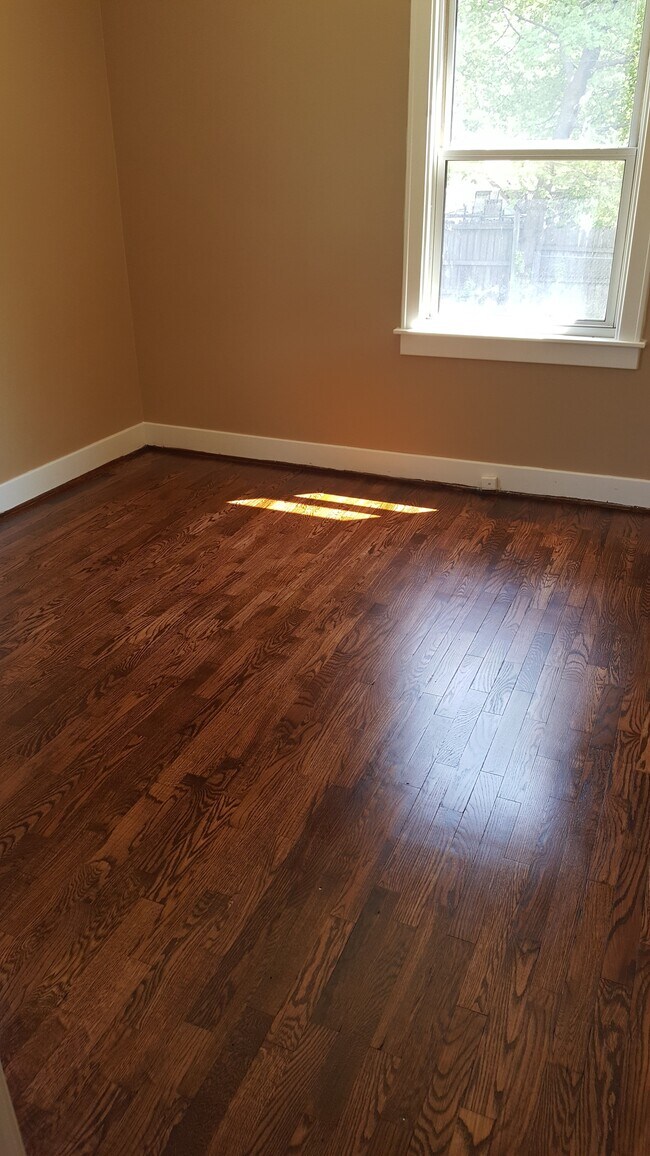 Building Photo - 710 Mahlon St