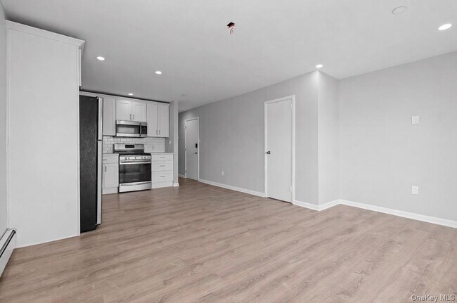 Building Photo - 616 E Broadway