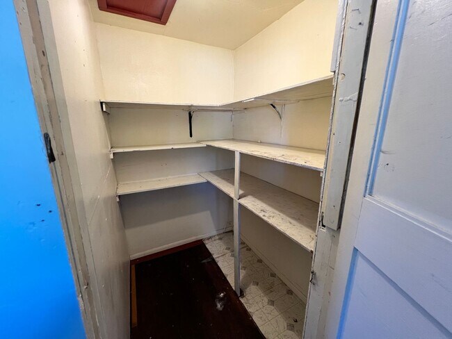Building Photo - Adorable Shadle Bungalow - 2 Bed, 1 Bath +...
