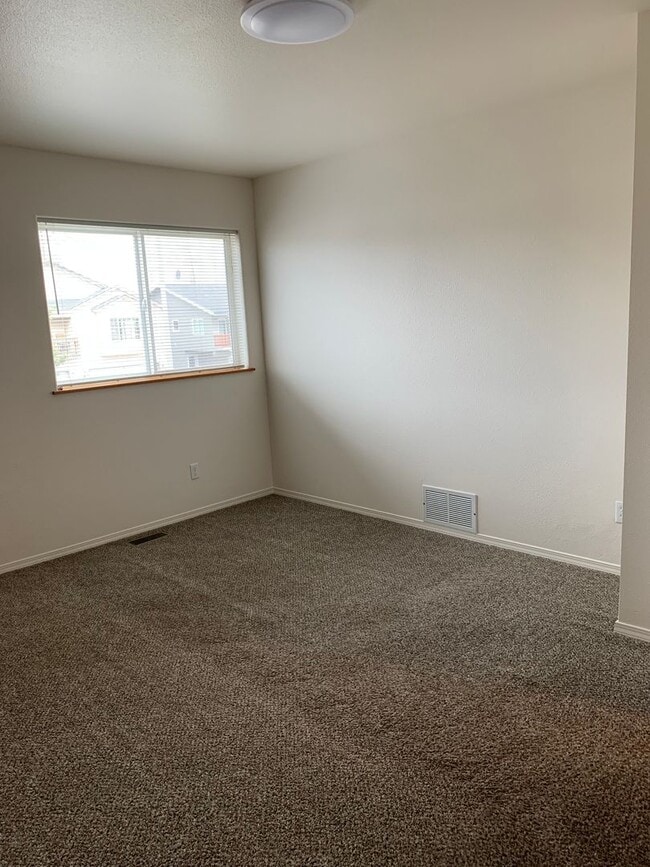 Building Photo - 3 Bdrm, 1 & 1/2 Ba | Muldoon & Tudor area | AVAILABLE NOW!!