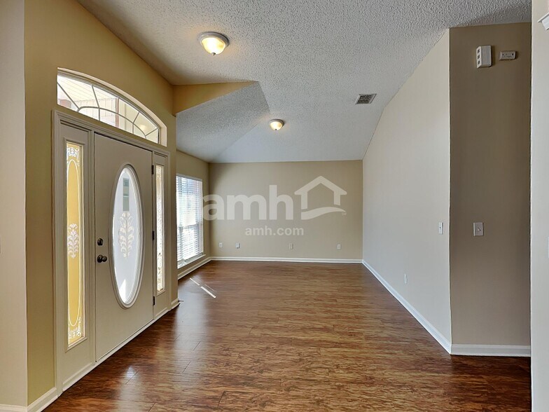 Building Photo - 468 Hillside Dr