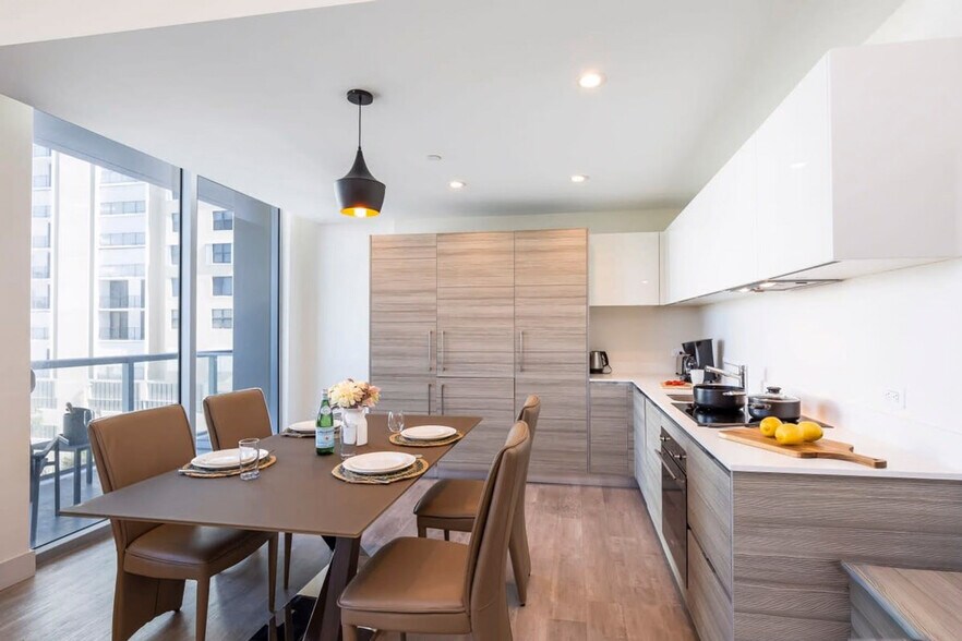 Building Photo - 777 N Ocean Dr