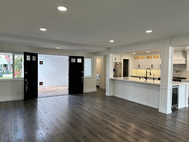 Building Photo - 2748 E Dorothy Pl