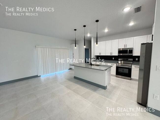 Building Photo - 2226 Rock Dr