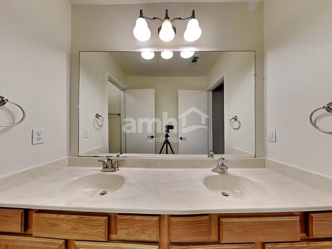 Building Photo - 14129 Cedar Post Dr