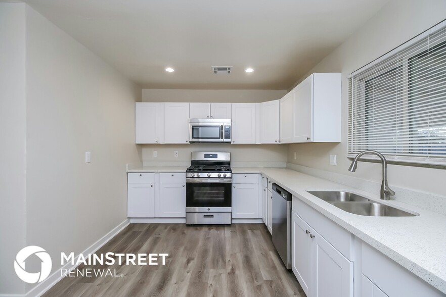 Building Photo - 410 N 97th St