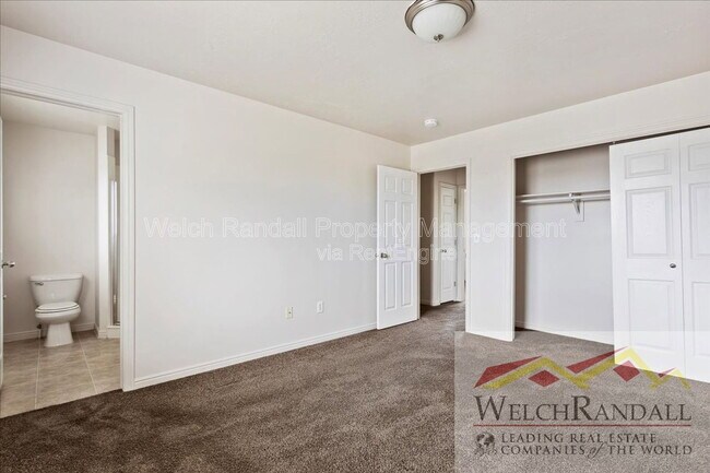 Building Photo - 1213 N Orchard Ave