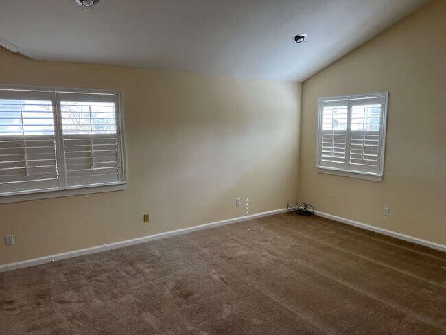 Building Photo - CAMPBELL - Executive 5 bedroom home in a desirable neighborhood