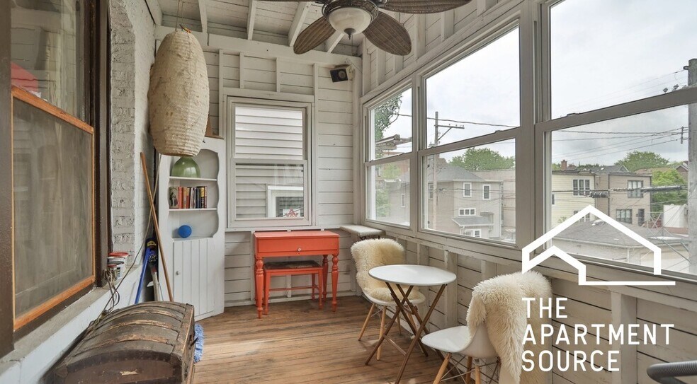 Building Photo - 2549 W Wilson Ave