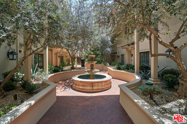 Building Photo - 851 N San Vicente Blvd