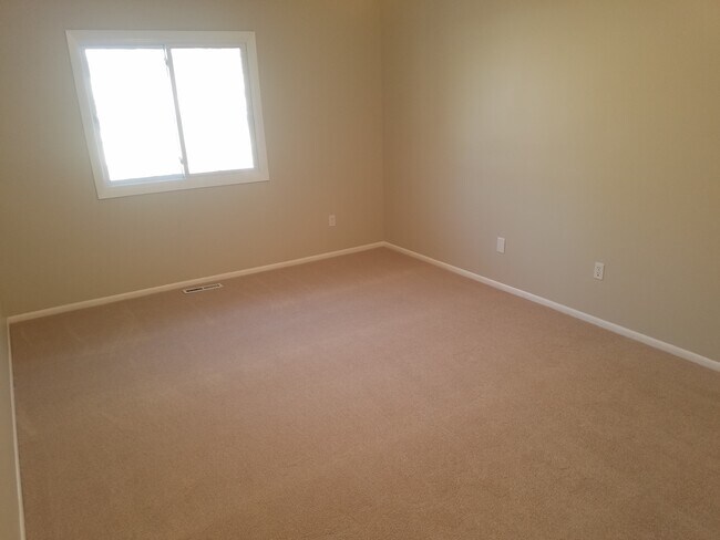 Building Photo - 3727 Brookdale Cir N