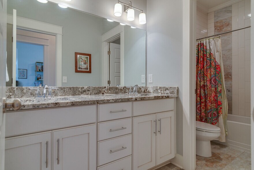 Building Photo - 1407 Pillow St