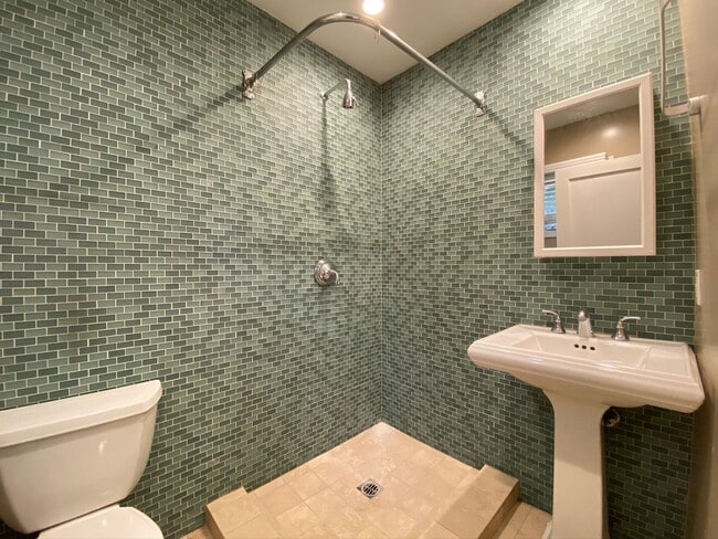 Building Photo - Luxury Bungalow on West Knoll in the Heart of West Hollywood